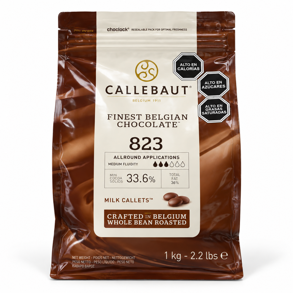 Chocolate de Leche Callebaut 823 1 kg sobre fondo blanco