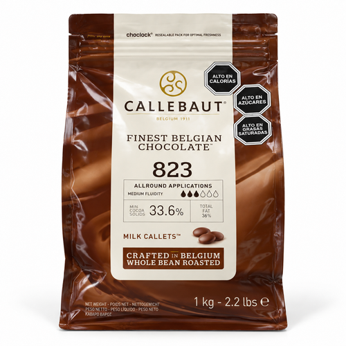 Chocolate de Leche Callebaut 823 1 kg sobre fondo blanco