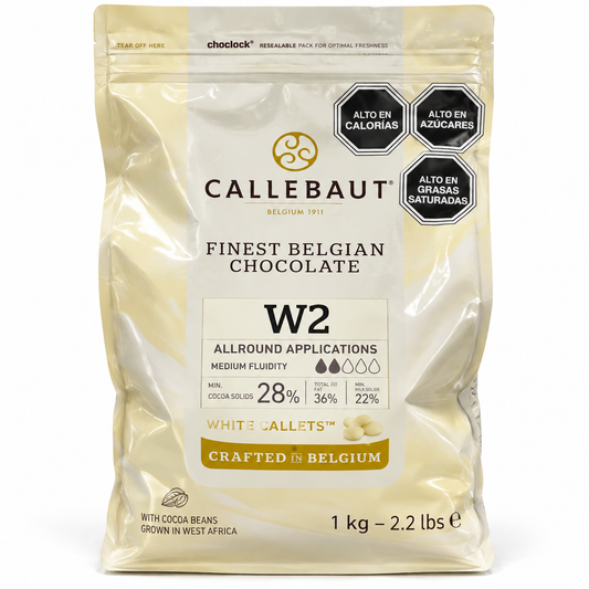 Chocolate Blanco Callebaut W2 1 kg sobre fondo blanco