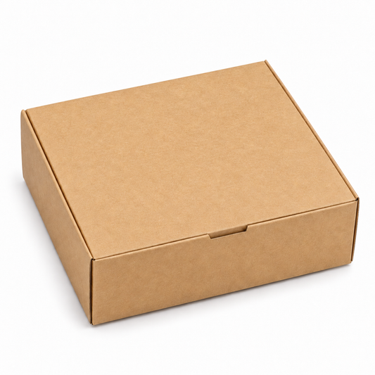 Caja Kraft para Delivery 14 × 12 × 5,5 cm sobre fondo blanco