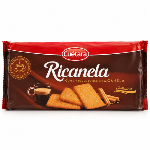 Paquete rojo y marrón de galletas Ricanela Cuétara con canela sobre fondo blanco