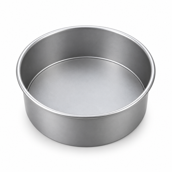 Molde redondo de aluminio con fondo desmontable de 15 cm de diámetro y 7 cm de alto sobre fondo blanco