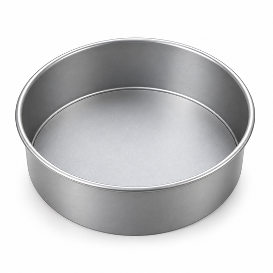 Molde redondo de aluminio con fondo desmontable de 22 cm de diámetro y 7 cm de alto sobre fondo blanco