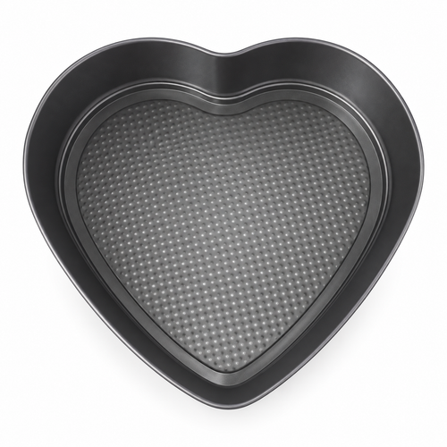 Molde para torta en forma de corazón gris con base texturada sobre fondo blanco