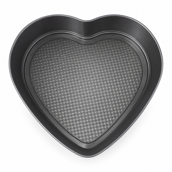 Molde para torta en forma de corazón gris con base texturada sobre fondo blanco