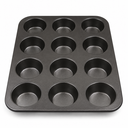 Molde gris para cupcakes y muffins con 12 cavidades sobre fondo blanco